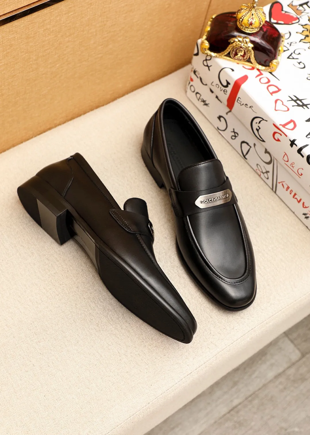 Men's clothing and shoes 💰480 💐DG top quality🔍🔍men's new leather shoes🚹sold at the same time at counters⚠The uppers are calfskin uppers imported from Italy, all imported cow🐂leather lining + classic hardware buckles, completely 1⃣️to 1⃣️reproduction🇮🇹💪💪, ⚠shoes Bottom: The original factory specially provides the original bottom, the exclusive movable molded bottom is super comfortable, ⚠Original factory goods, 🔍🔍high quality, you can enter and leave the counter at will, welcome to compare ⚠Code number: 38-44 (45.46🉑️Customized)